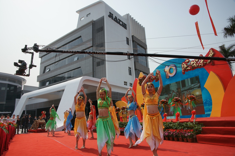 2.3 10米大型电控电动摇臂